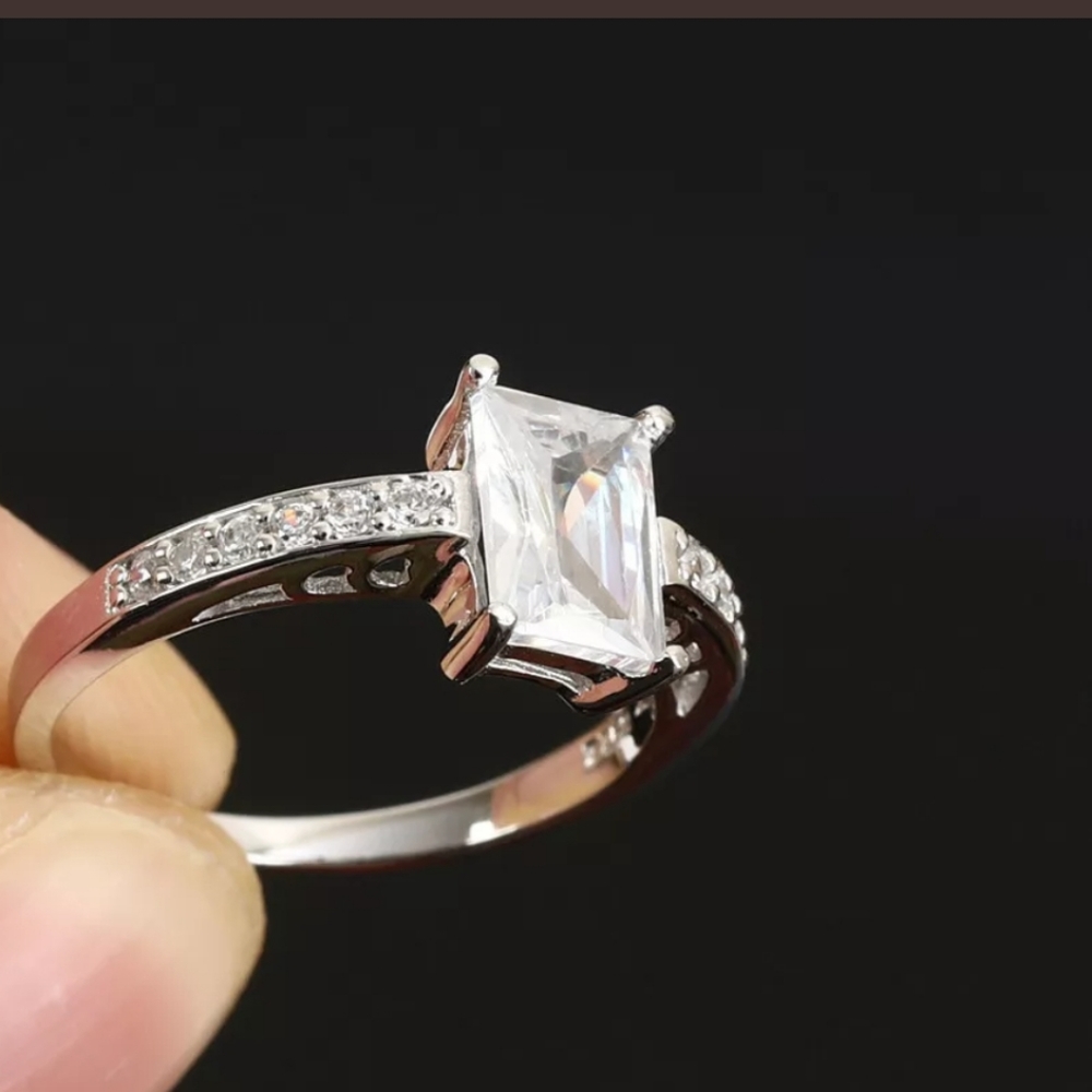 Huge emerald cut white sapphire engagement style ring size 7.5 - Picture 4 of 12